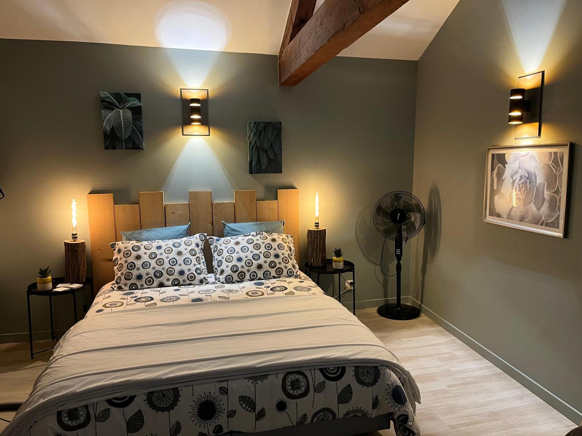 Le Charles IX Apartment Roussillon  Bagian luar foto