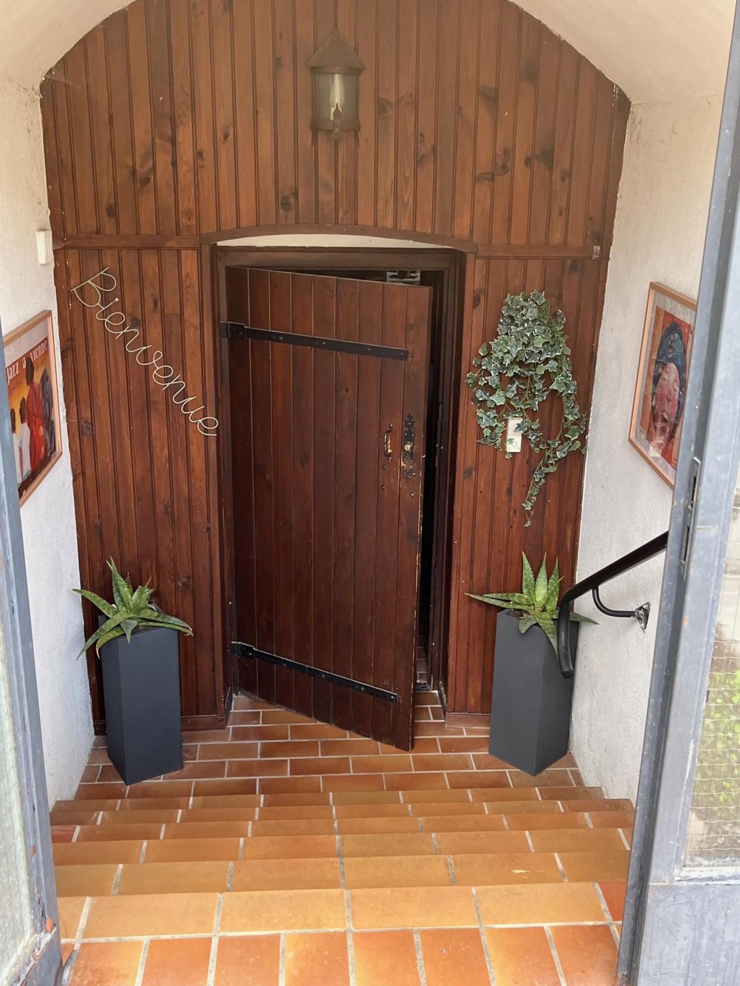 Le Charles IX Apartment Roussillon  Bagian luar foto